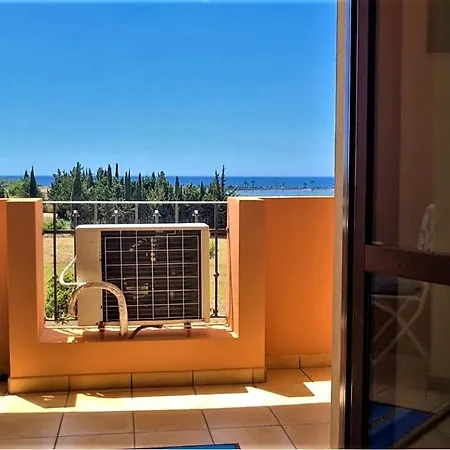 Uno Sguardo Sul Mare - -