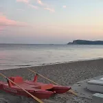 Uno Sguardo Sul Mare - -