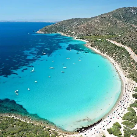 Uno Sguardo Sul Mare - -