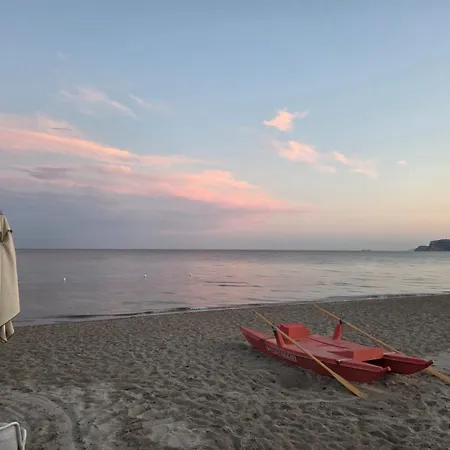 Apartment Uno Sguardo Sul Mare - -