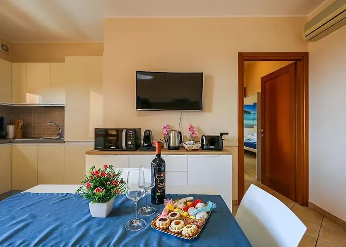 Apartment Uno Sguardo Sul Mare - - *