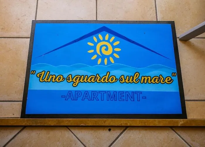 Uno Sguardo Sul Mare - - *